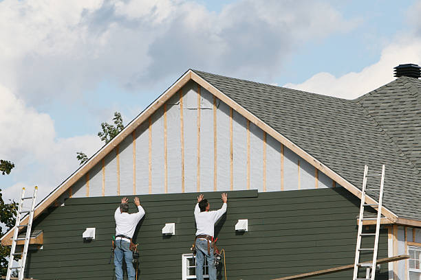 Professional Siding technician working in Point Harbor, NC